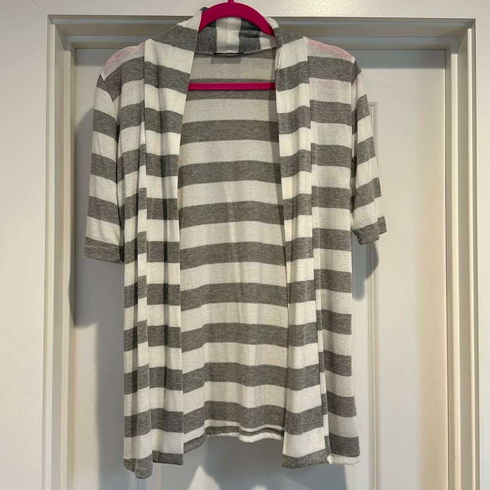 Grey and white stripe cardigan with 1/3 sleeves.